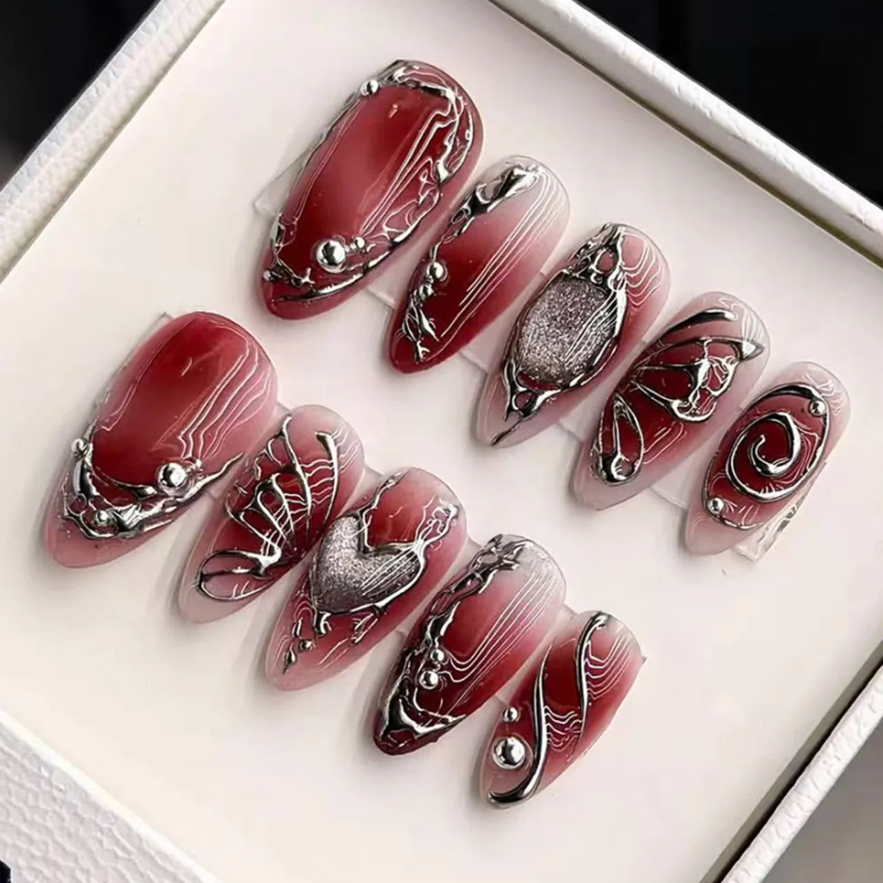 24pcs Sweet & Edgy Metallic Fake Nails