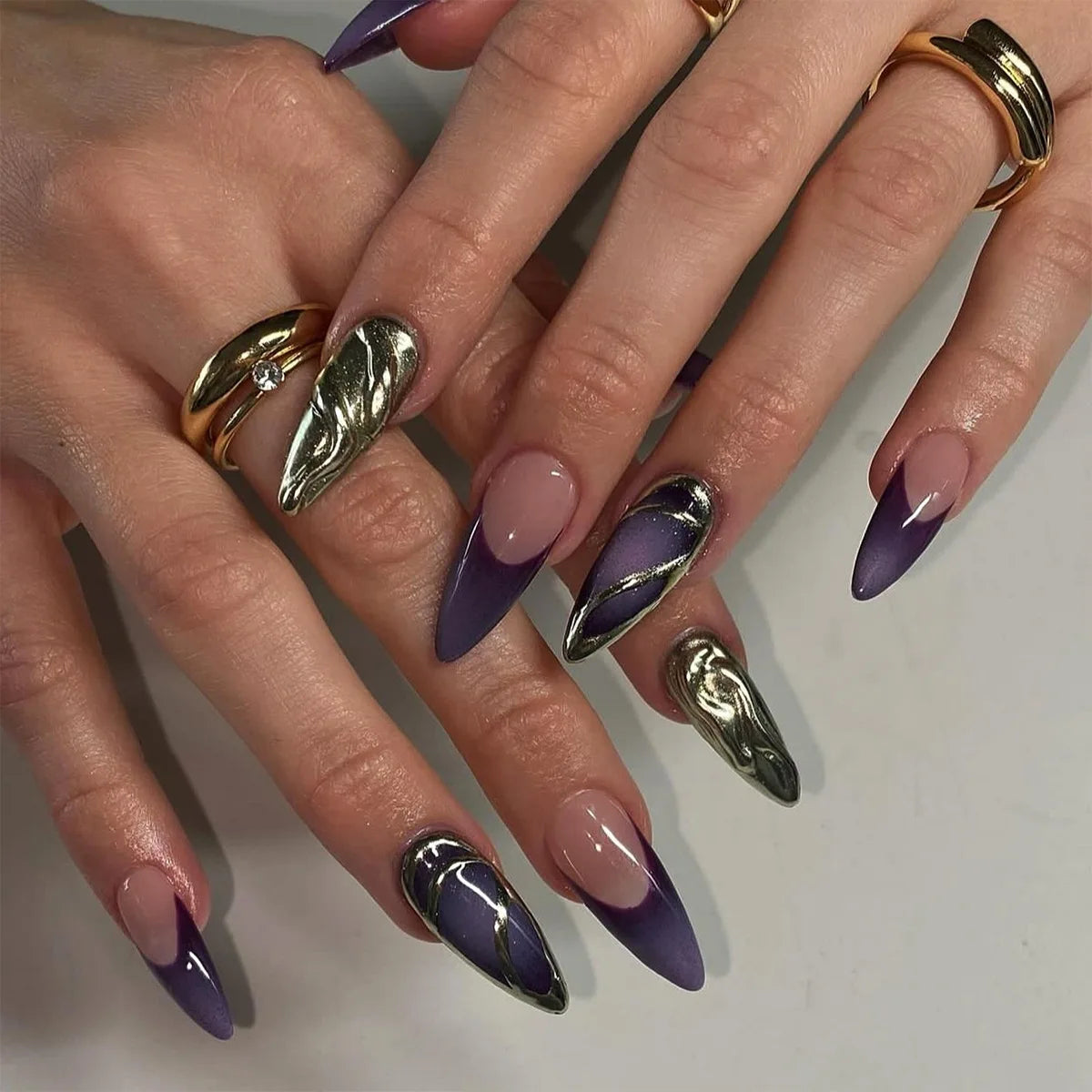 24pcs Sweet & Edgy Metallic Fake Nails