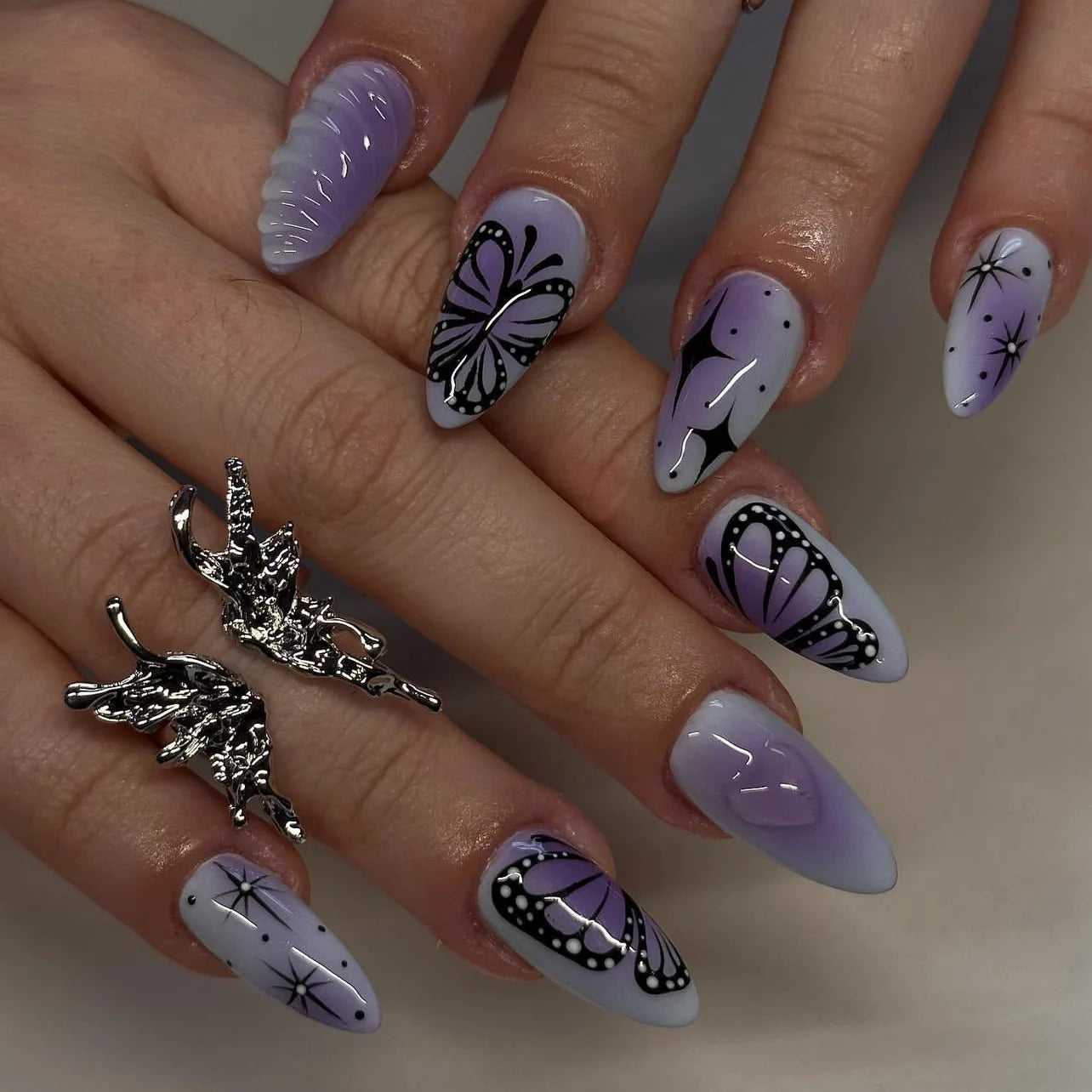 24pcs Sweet & Edgy Metallic Fake Nails