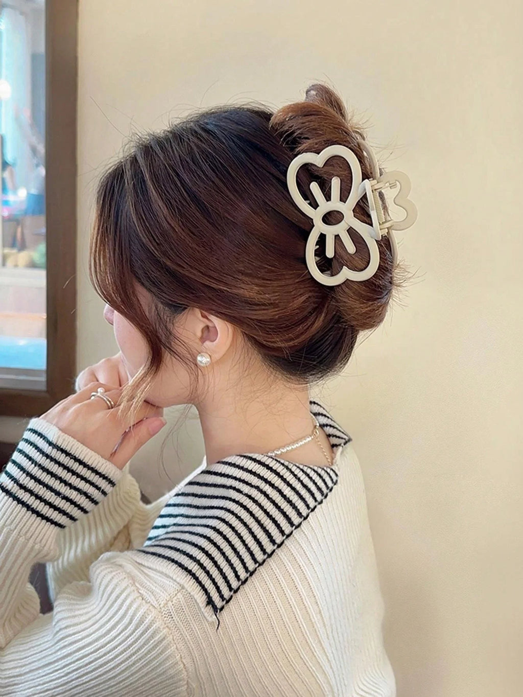 Hello Kitty Bow Claw Clip